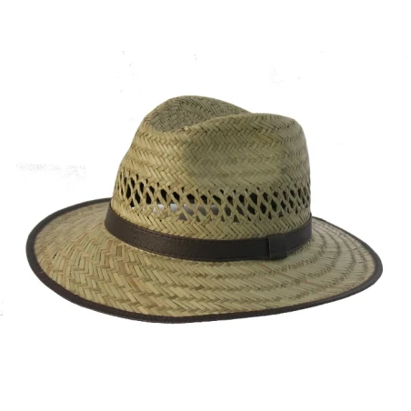 Kapelusz słomkowy fedora, doskonale chroni głowę przed słońcem.